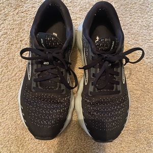 Brooks Gylcerin 20. Neutral running sneaker. Size 8